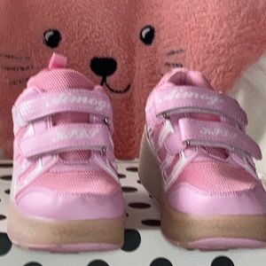 Selling girls LED roller shoes pink by Aimoge